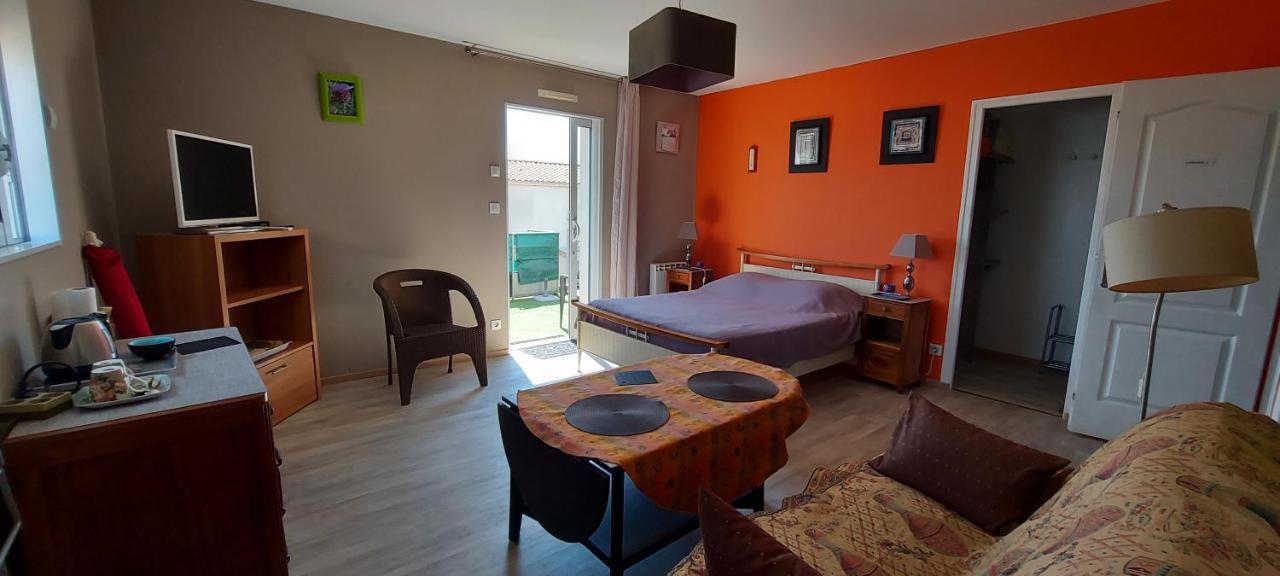 لي سابلِ دولونْ Chambre D'Hote Fleur De Potager المظهر الخارجي الصورة