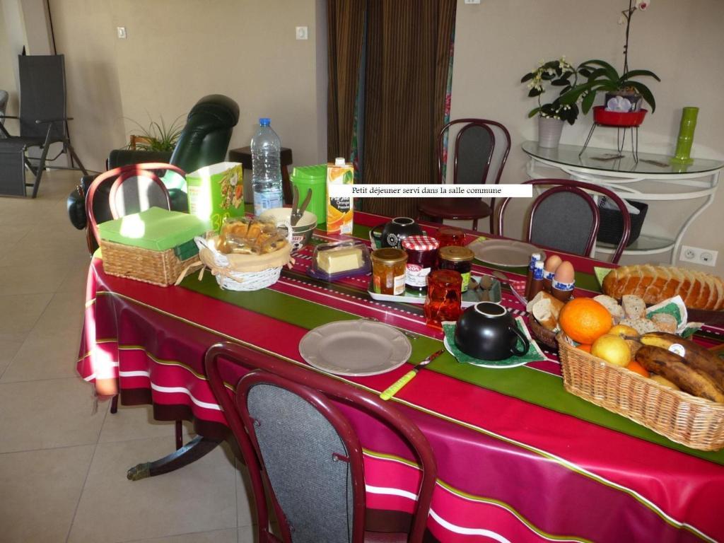 لي سابلِ دولونْ Chambre D'Hote Fleur De Potager المظهر الخارجي الصورة